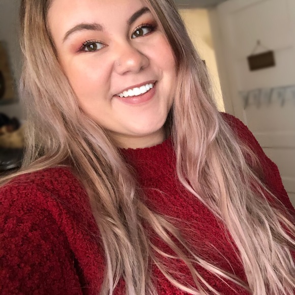 Meet your Posher, Laura - Picture 2 of 3